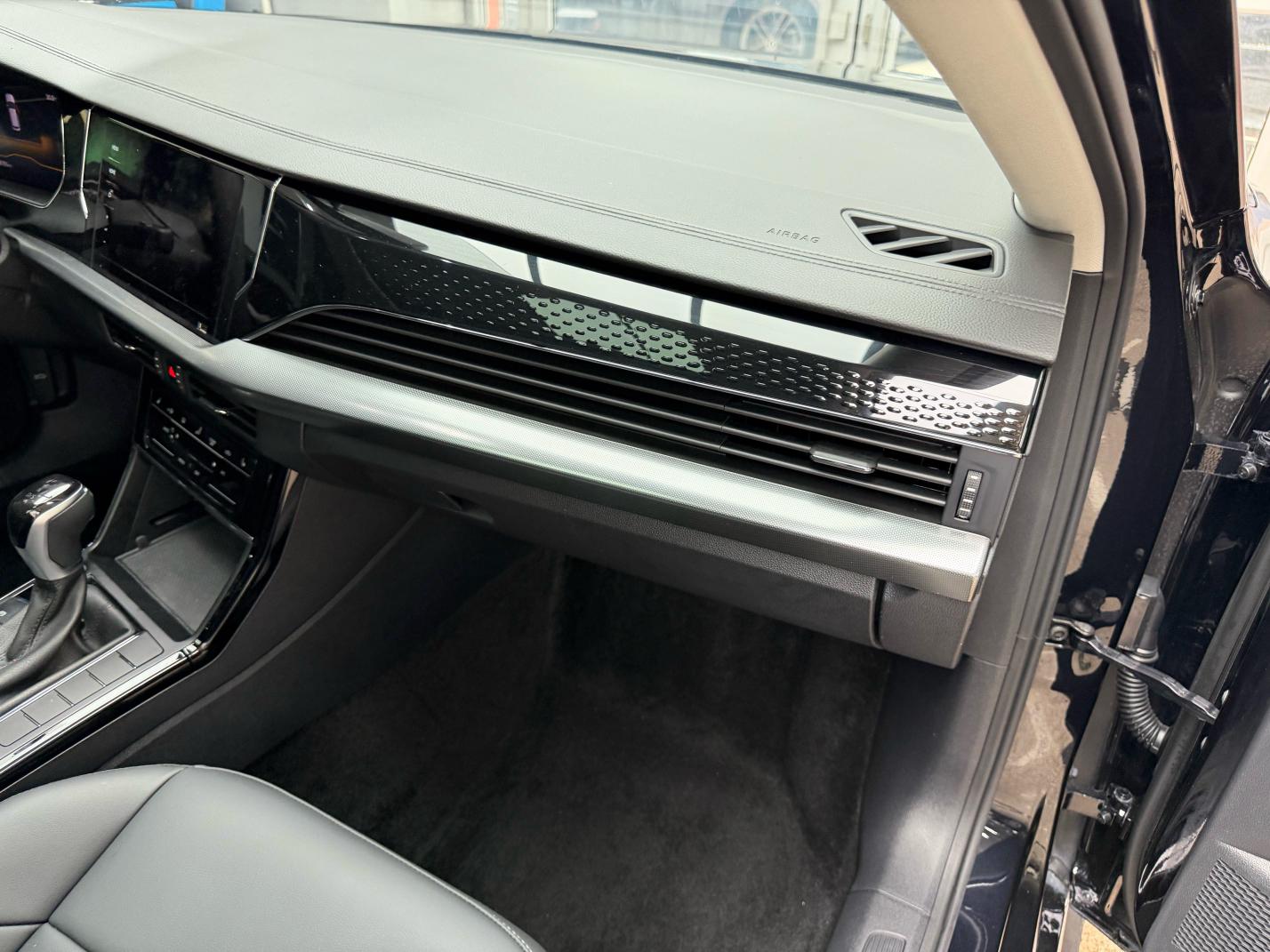 Volkswagen Passat (North America and China) 2023 thumb 11