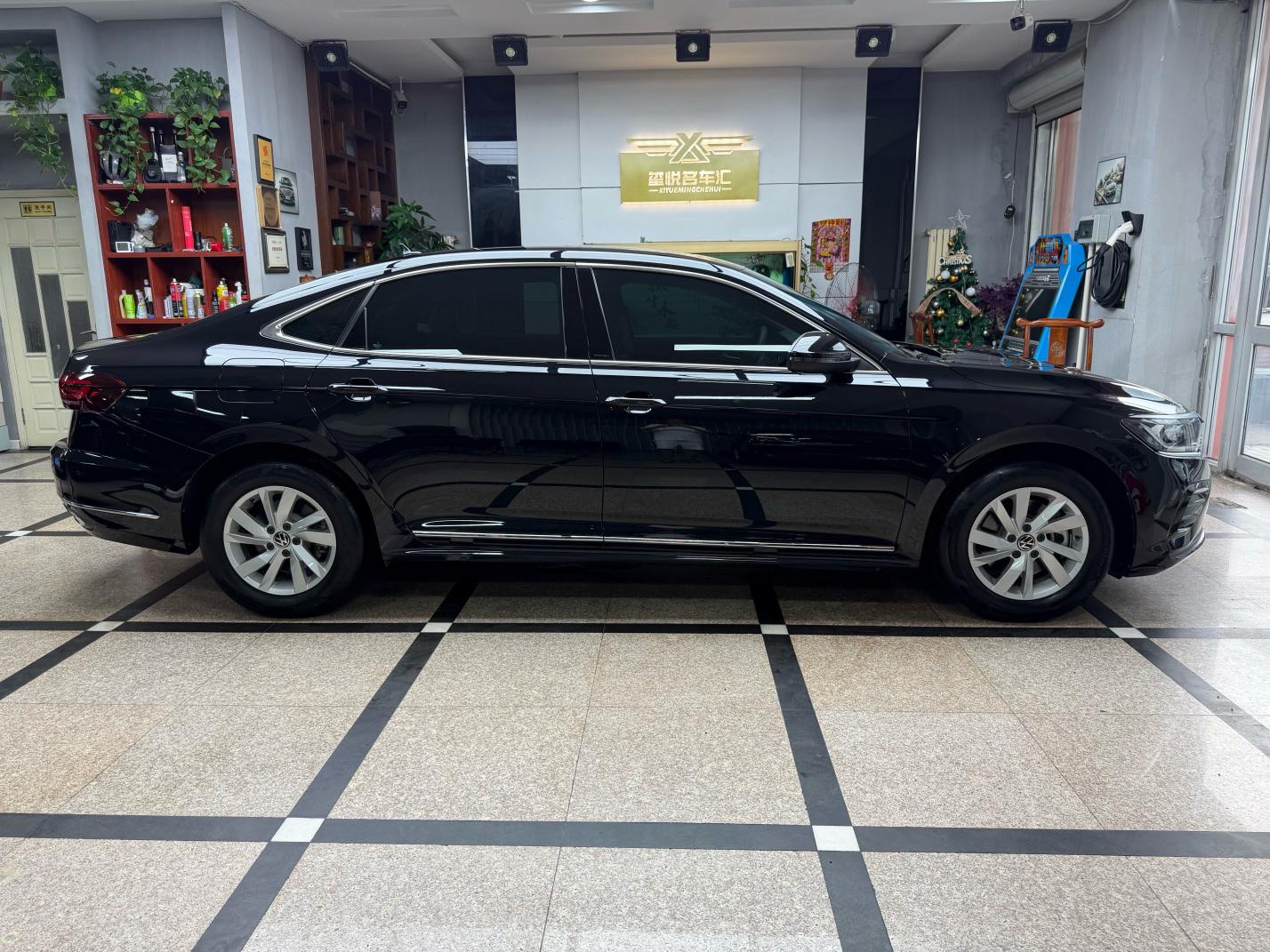Volkswagen Passat (North America and China) 2023 thumb 4
