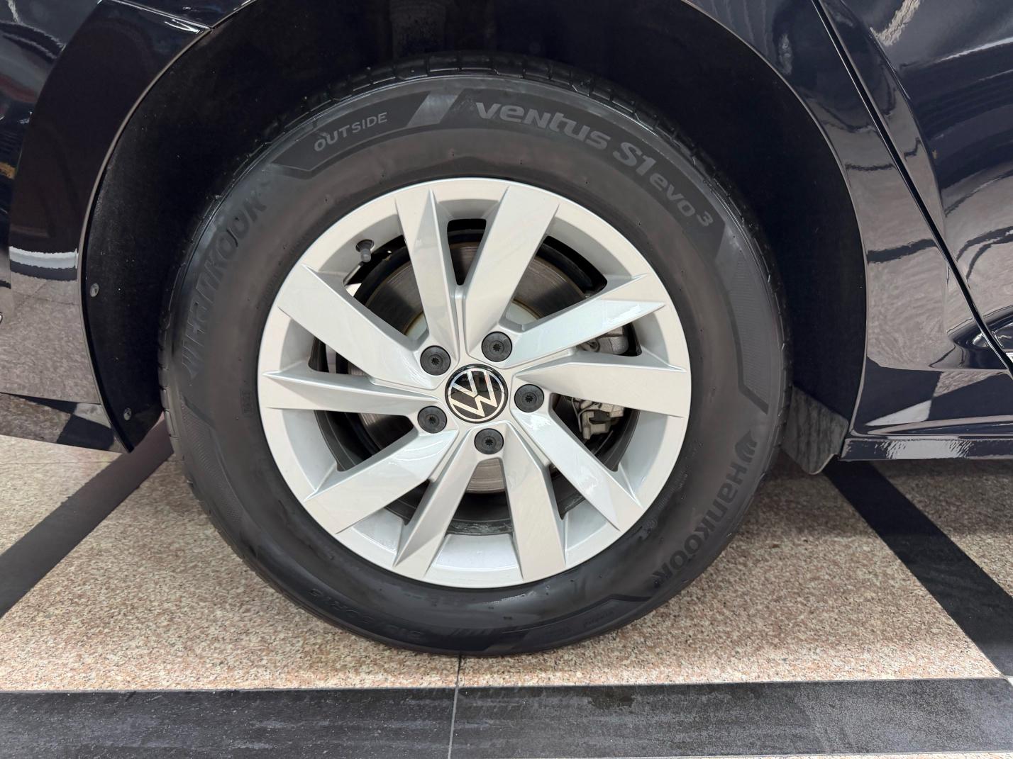 Volkswagen Passat (North America and China) 2023 thumb 5