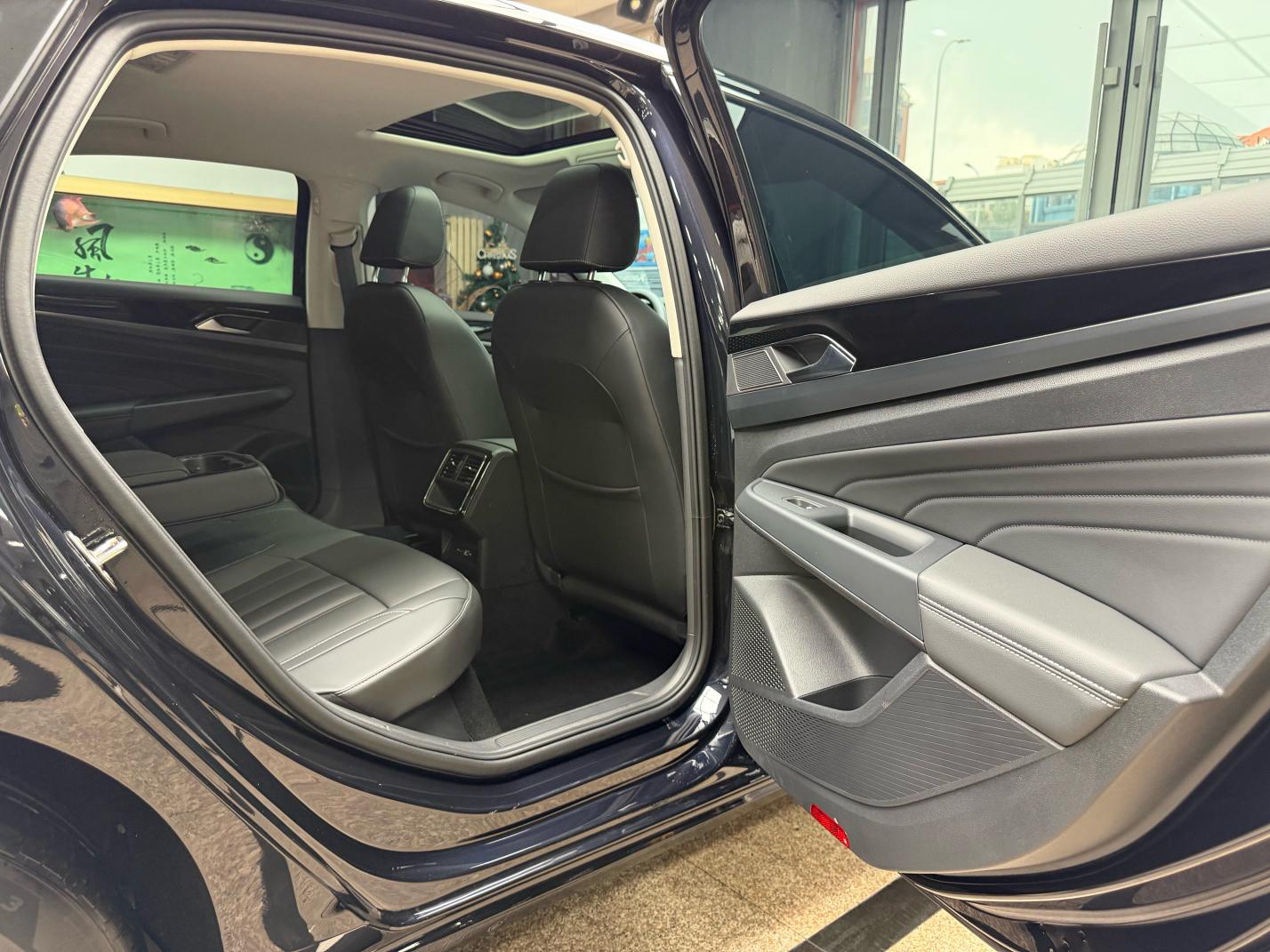 Volkswagen Passat (North America and China) 2023 thumb 11