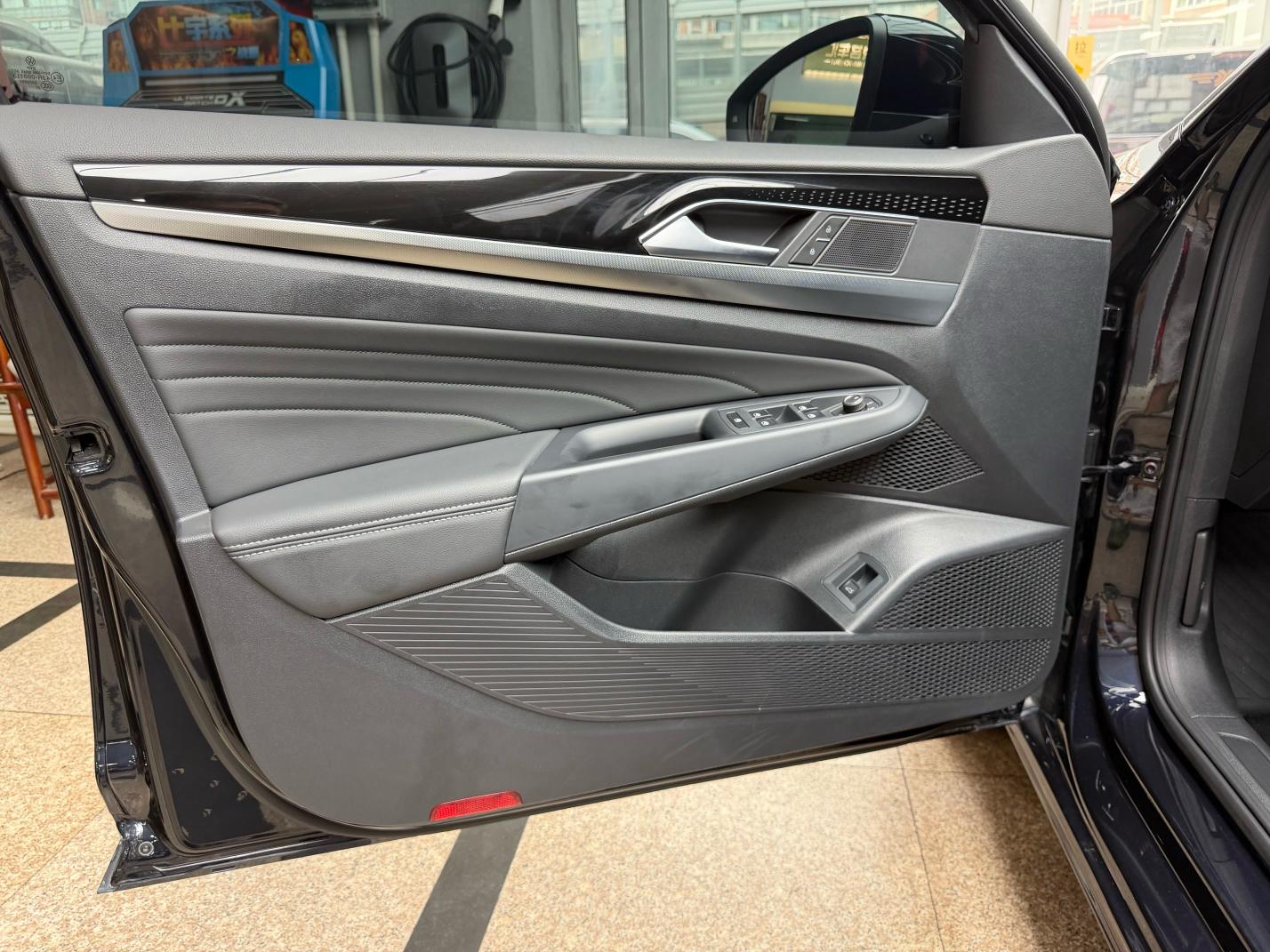 Volkswagen Passat (North America and China) 2023 thumb 12