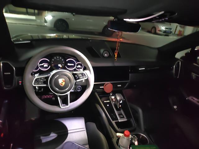 Porsche Cayenne 2022 thumb 3