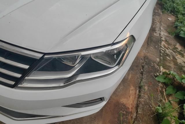 Volkswagen Jetta 2019 thumb 2