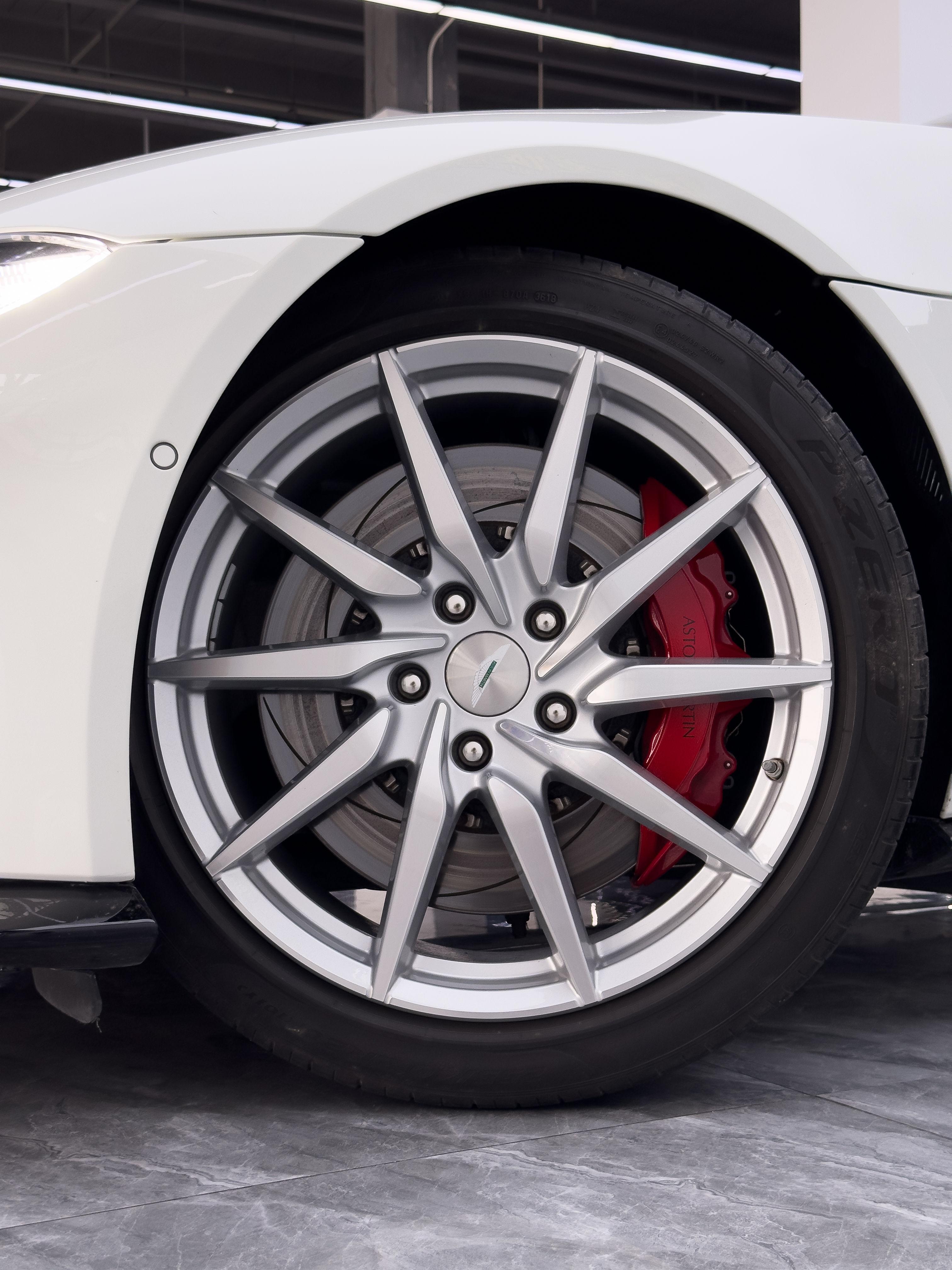 Aston Martin Vantage 4.0T V8 2018 thumb 7