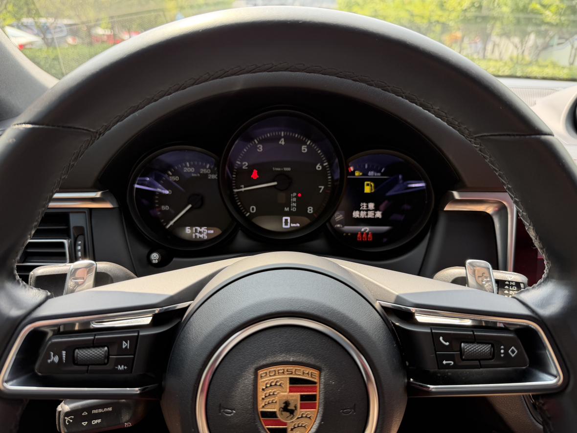 Porsche Macan 2023 thumb 9