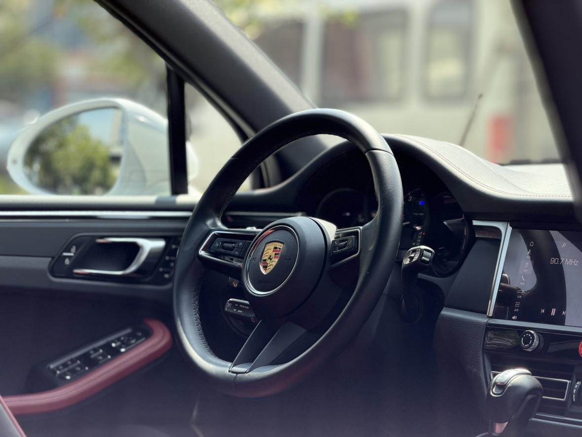 Porsche Macan 2023 thumb 10
