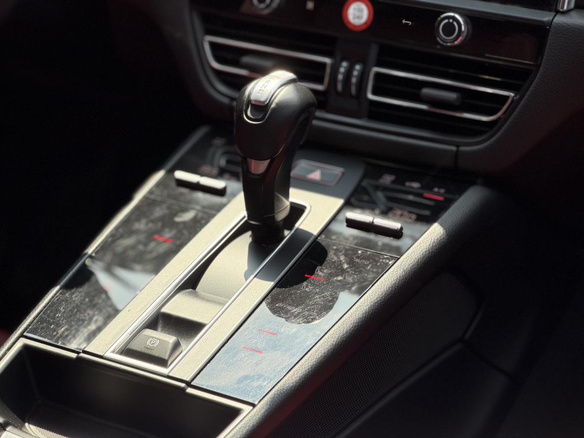 Porsche Macan 2023 thumb 11