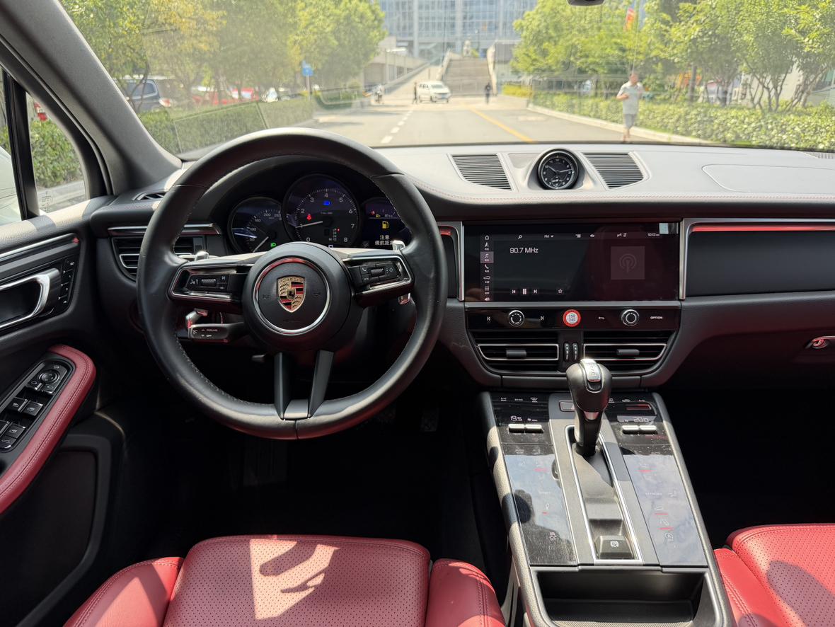 Porsche Macan 2023 thumb 12