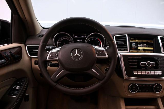 Mercedes-Benz M-Класс 2012 thumb 9