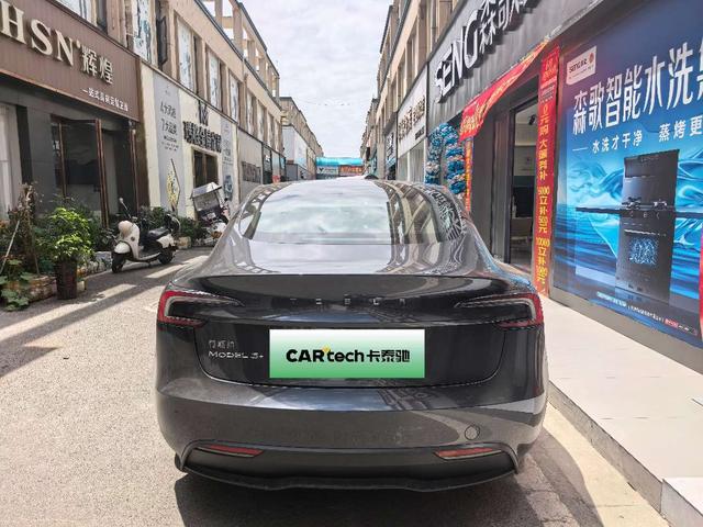 Tesla Model 3 2025 thumb 2