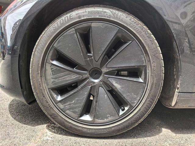 Tesla Model 3 2025 thumb 4