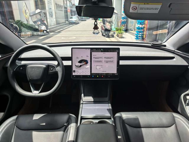 Tesla Model 3 2025 thumb 6