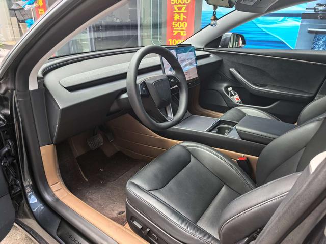 Tesla Model 3 2025 thumb 7