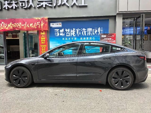 Tesla Model 3 2025 thumb 11