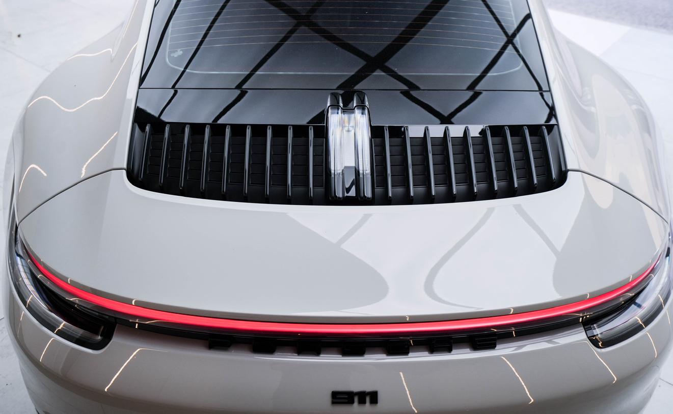 Porsche 911 2022 thumb 4