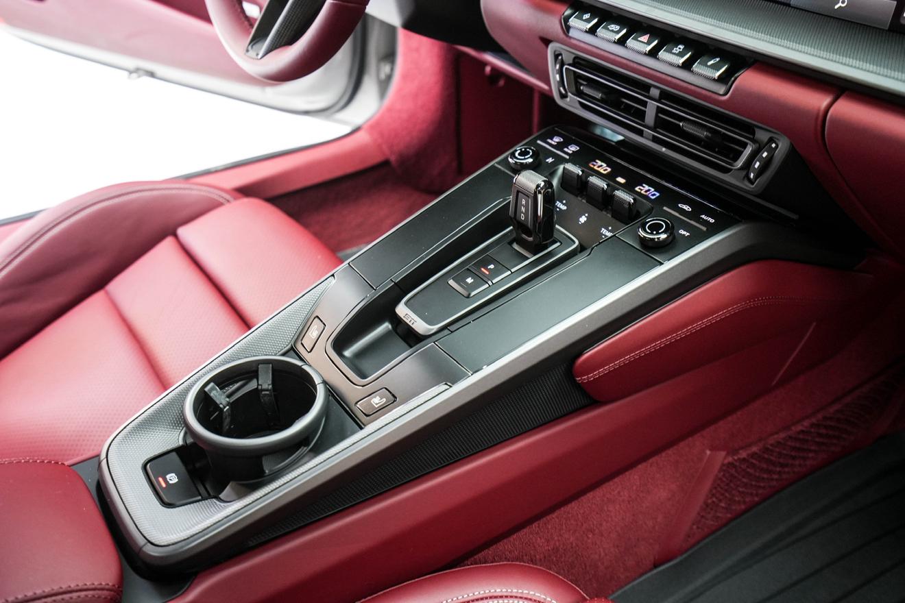 Porsche 911 2022 thumb 7