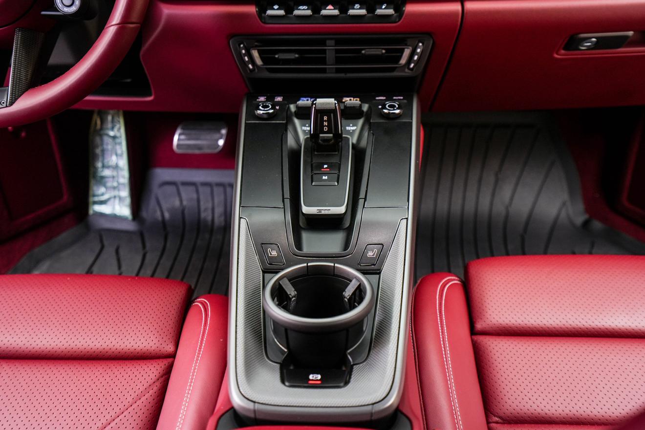Porsche 911 2022 thumb 12