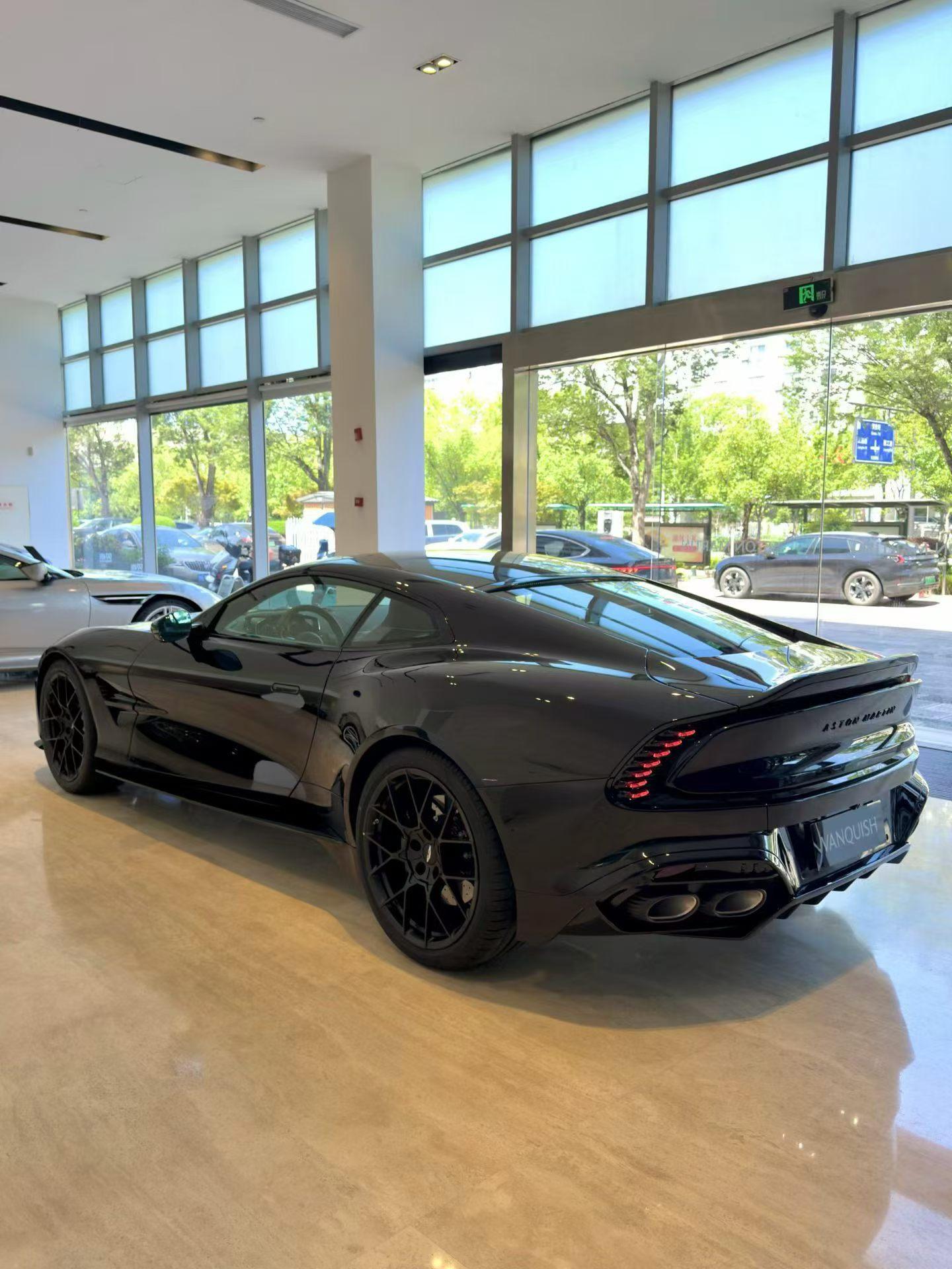 Aston Martin Vanquish 2027 thumb 2