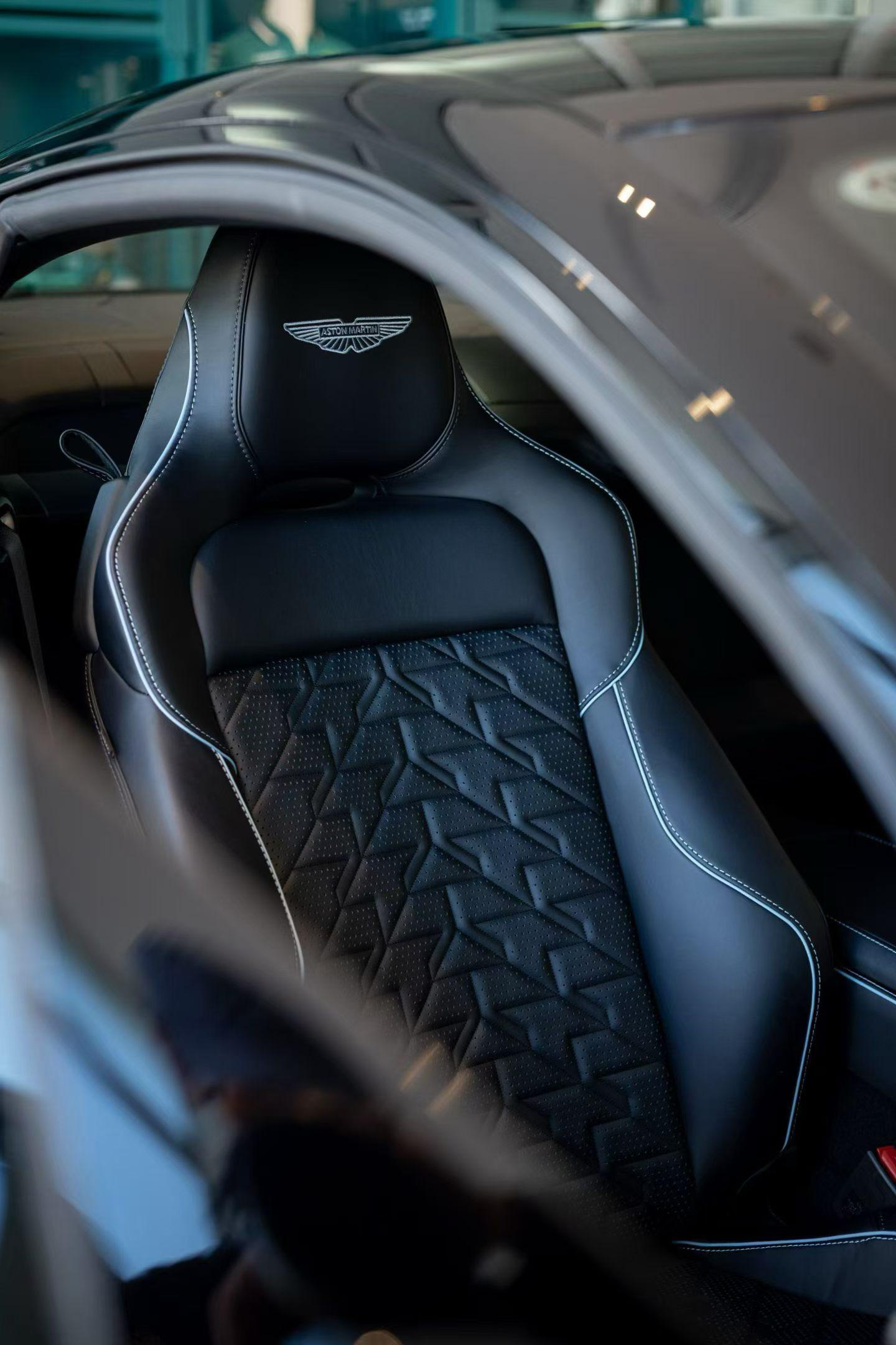 Aston Martin Vanquish 2027 thumb 4
