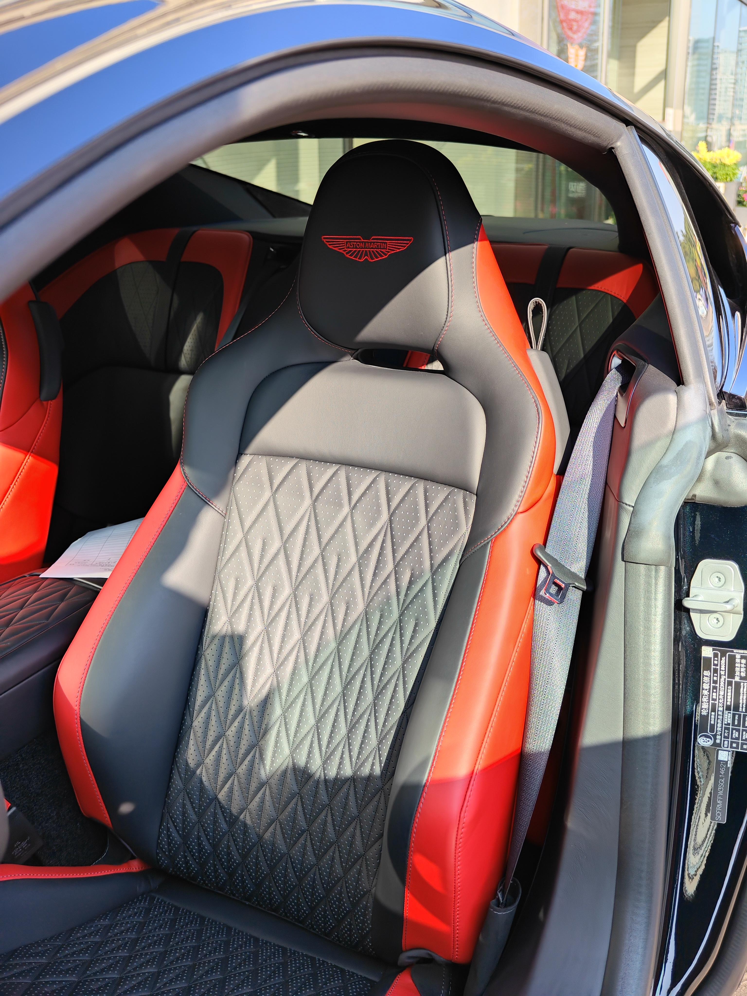 Aston Martin DB12 2024 thumb 3