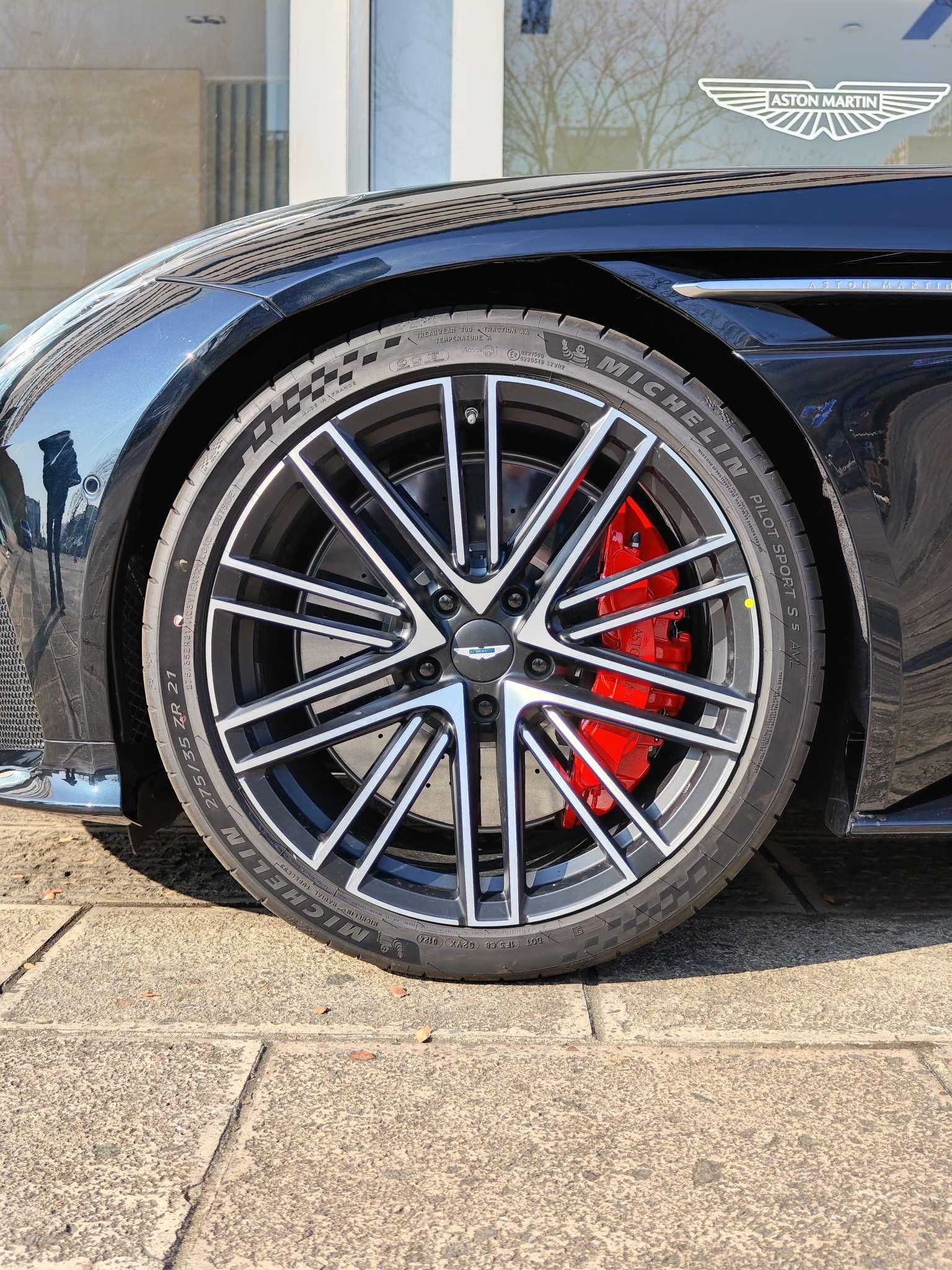Aston Martin DB12 2024 thumb 7