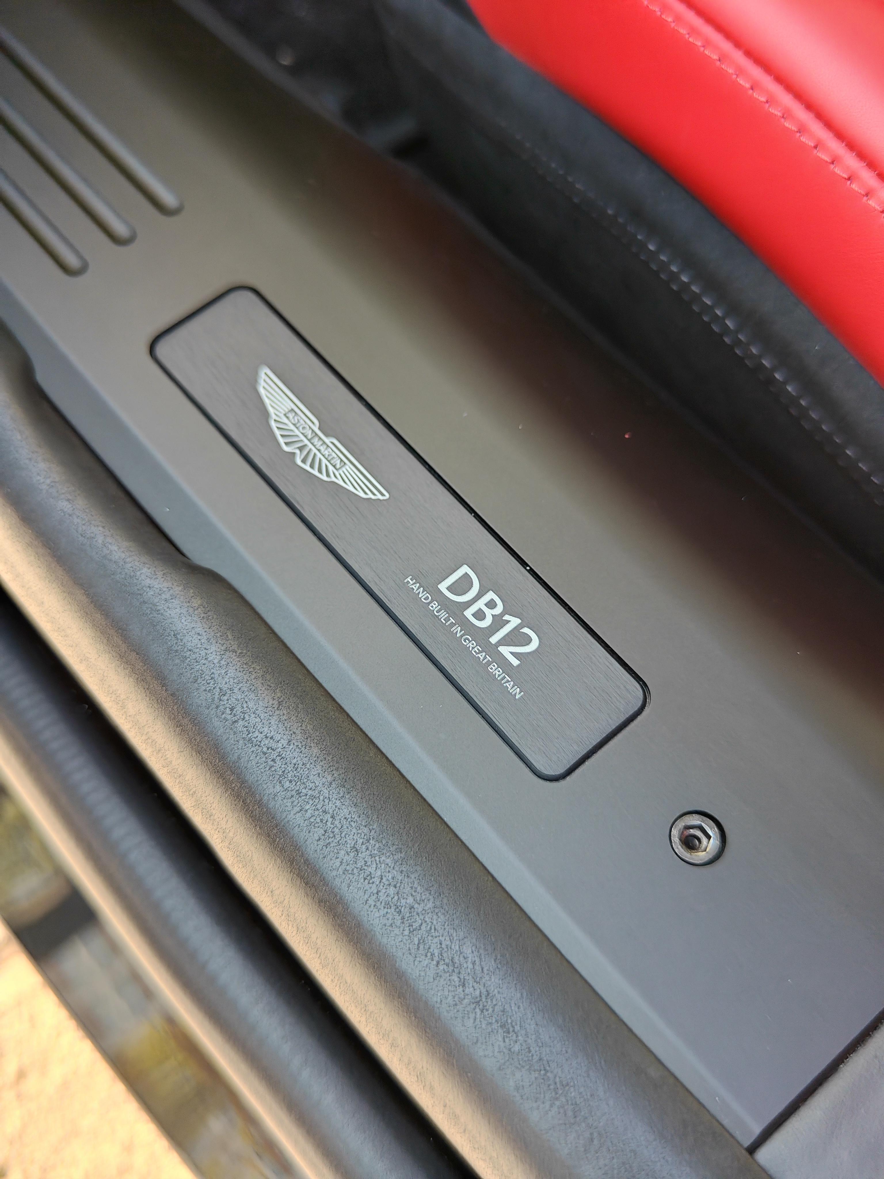 Aston Martin DB12 2024 thumb 8
