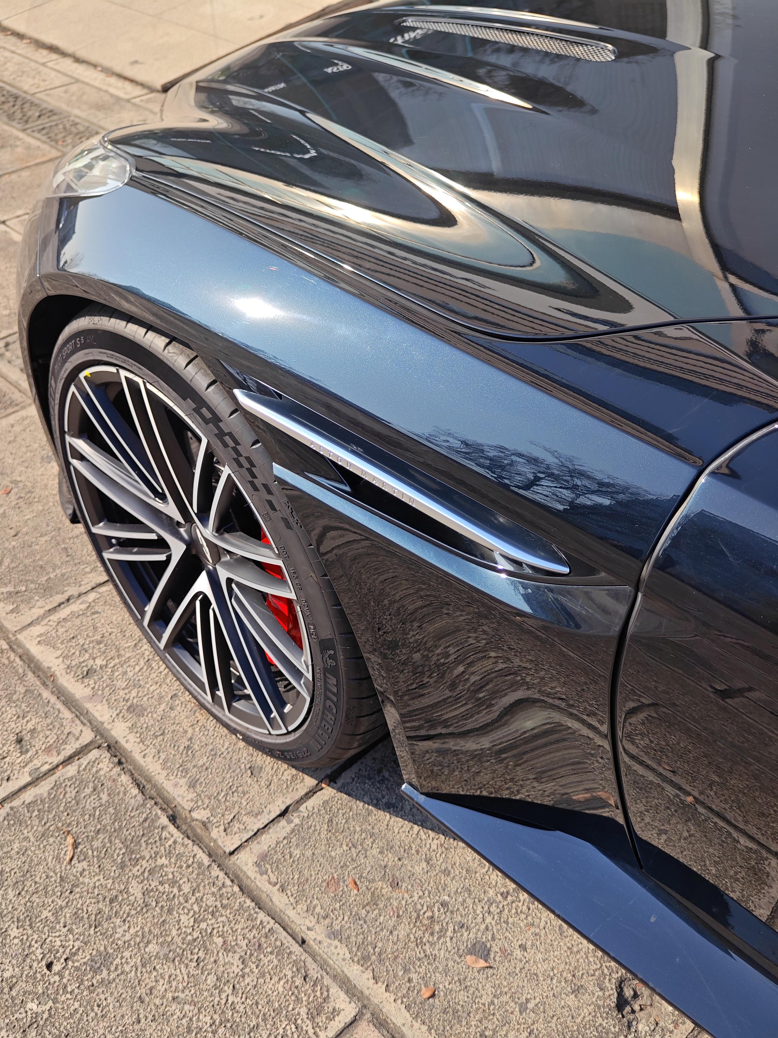 Aston Martin DB12 2024 thumb 10