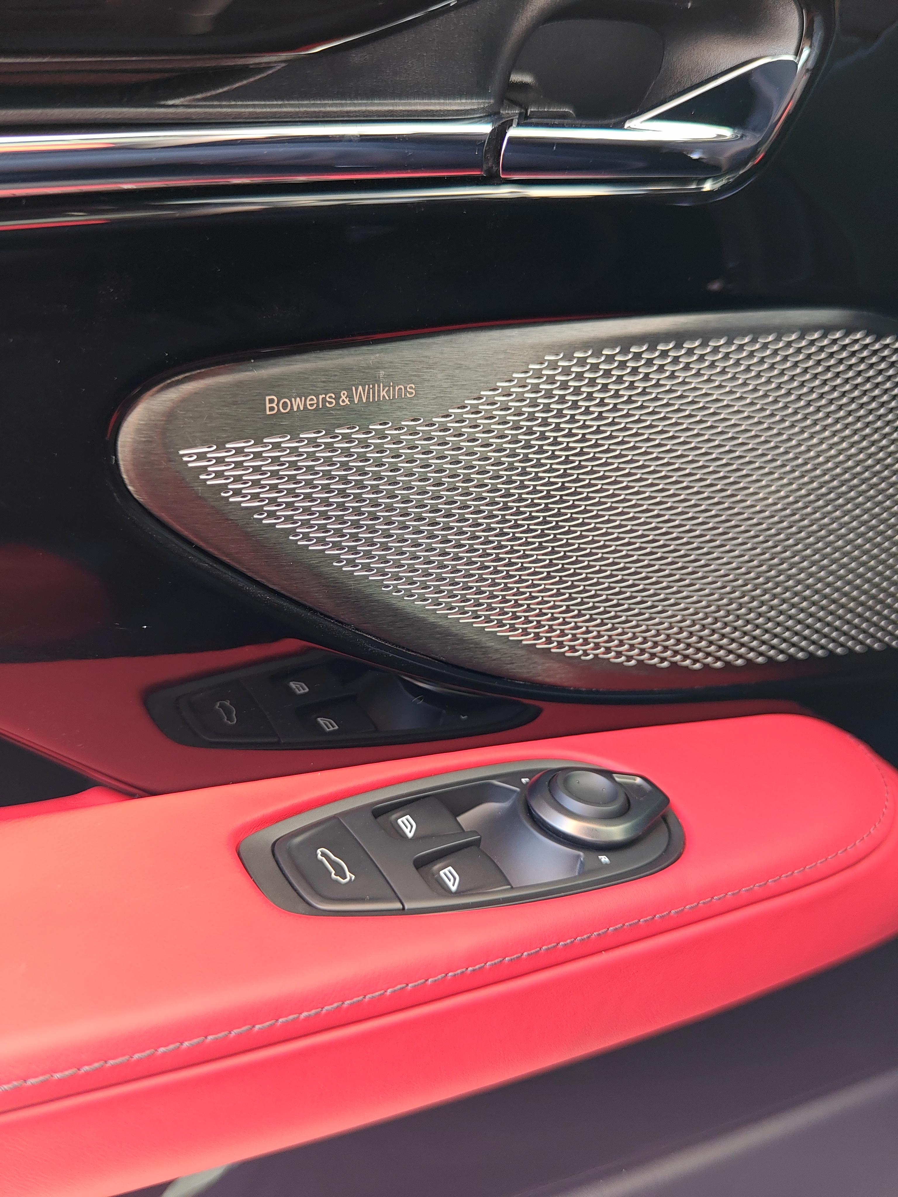 Aston Martin DB12 2024 thumb 12
