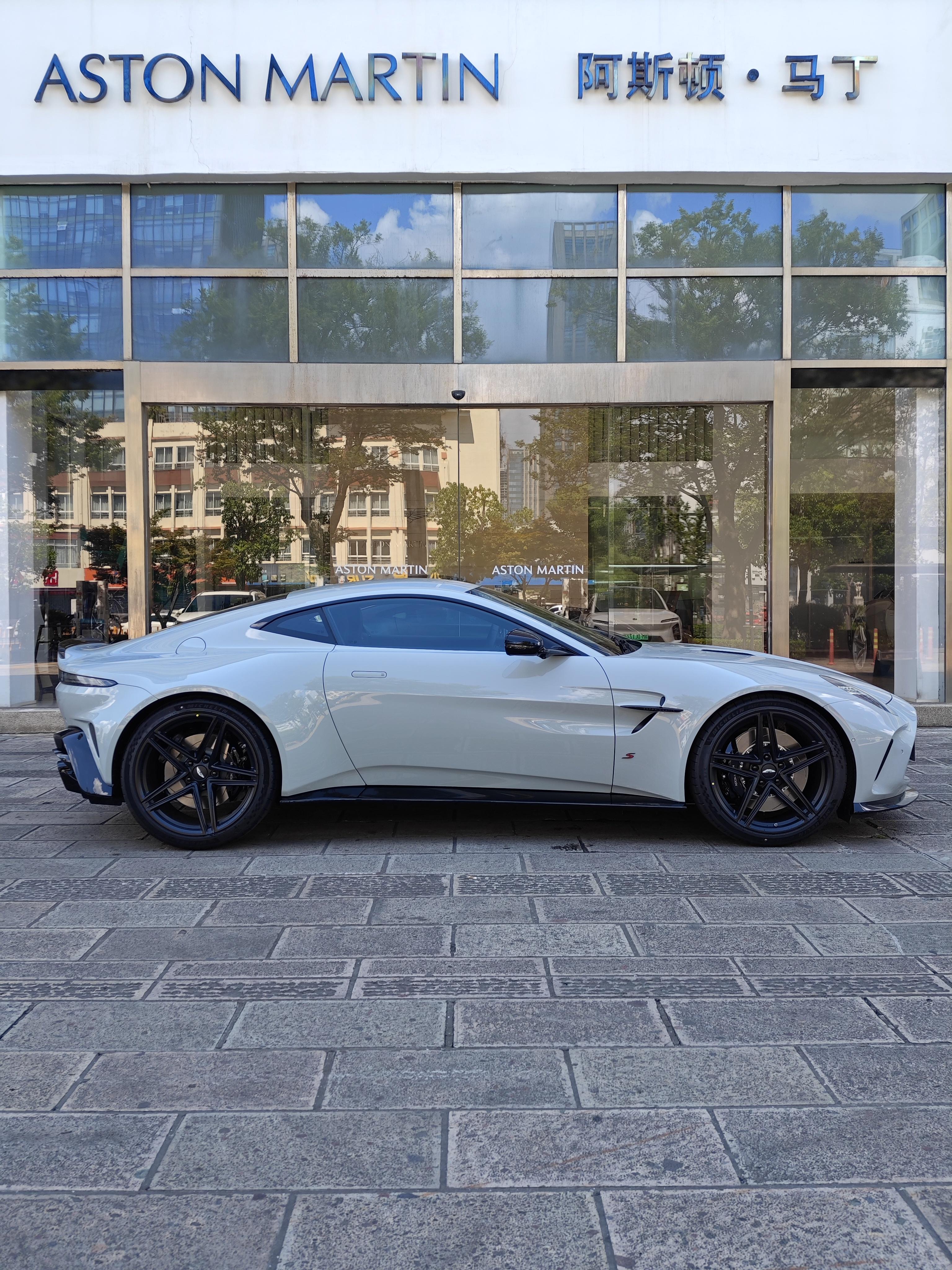 Aston Martin Vantage 4.0T V8 2026 thumb 2