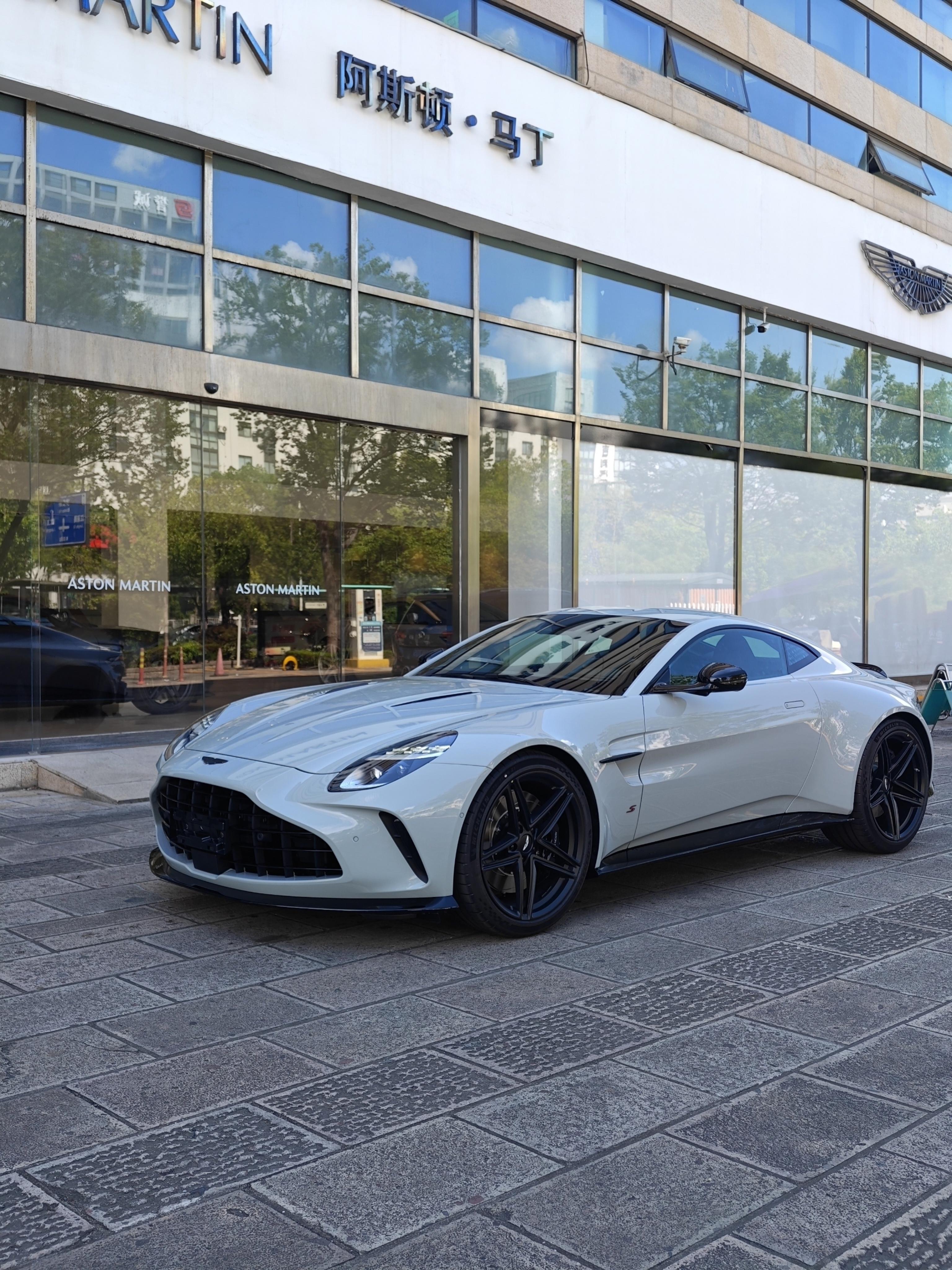 Aston Martin Vantage 4.0T V8 2026 thumb 10