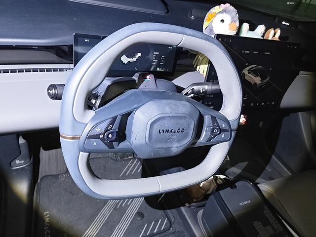Lynk & Co Z20 2025 thumb 5