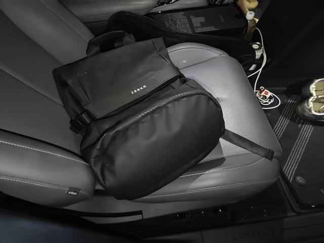 Lynk & Co Z20 2025 thumb 9