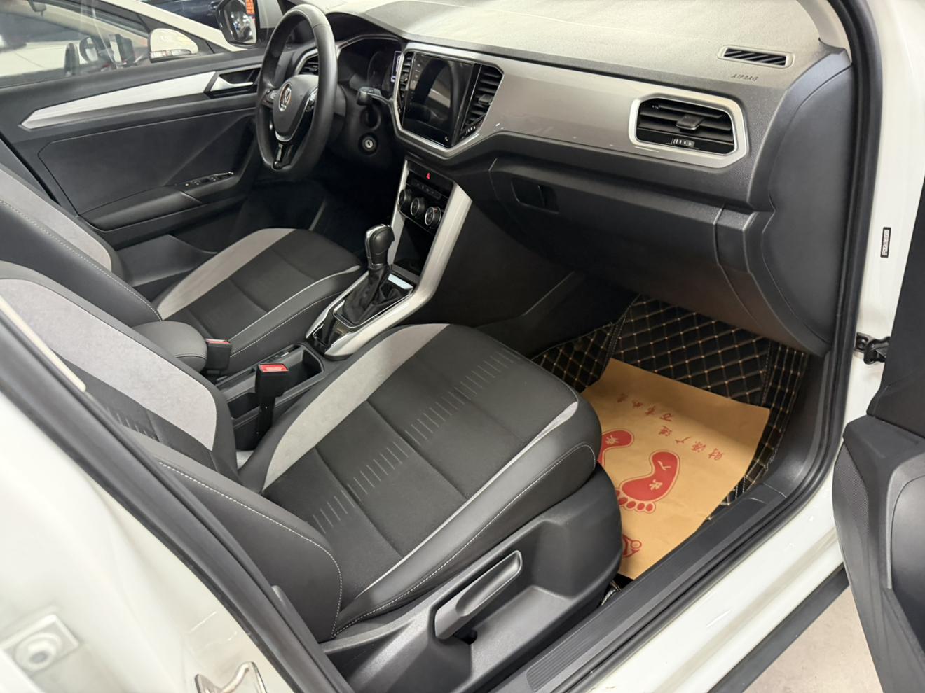 Volkswagen T-Roc 2021 thumb 8