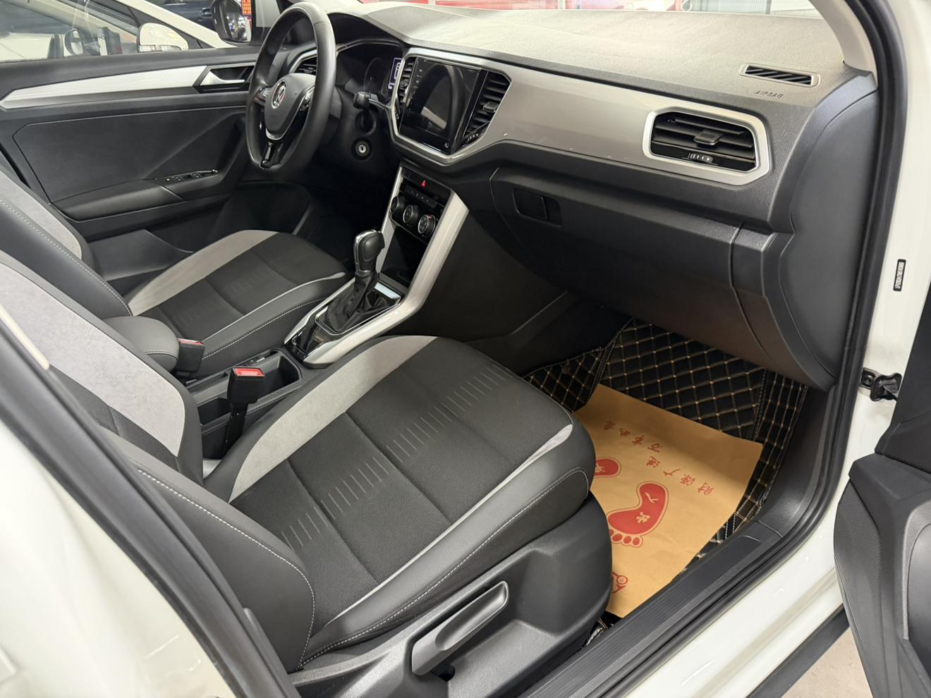 Volkswagen T-Roc 2021 thumb 9