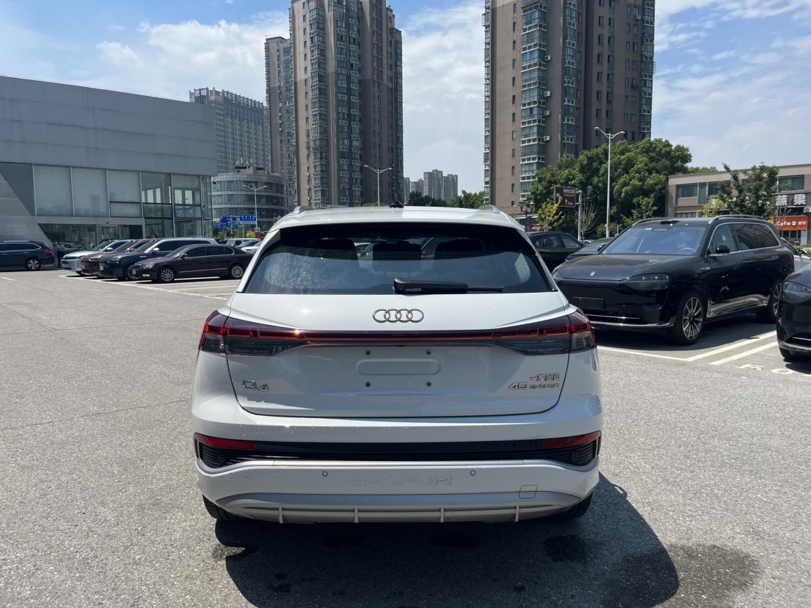 Audi Q4 e-tron 2024 thumb 2