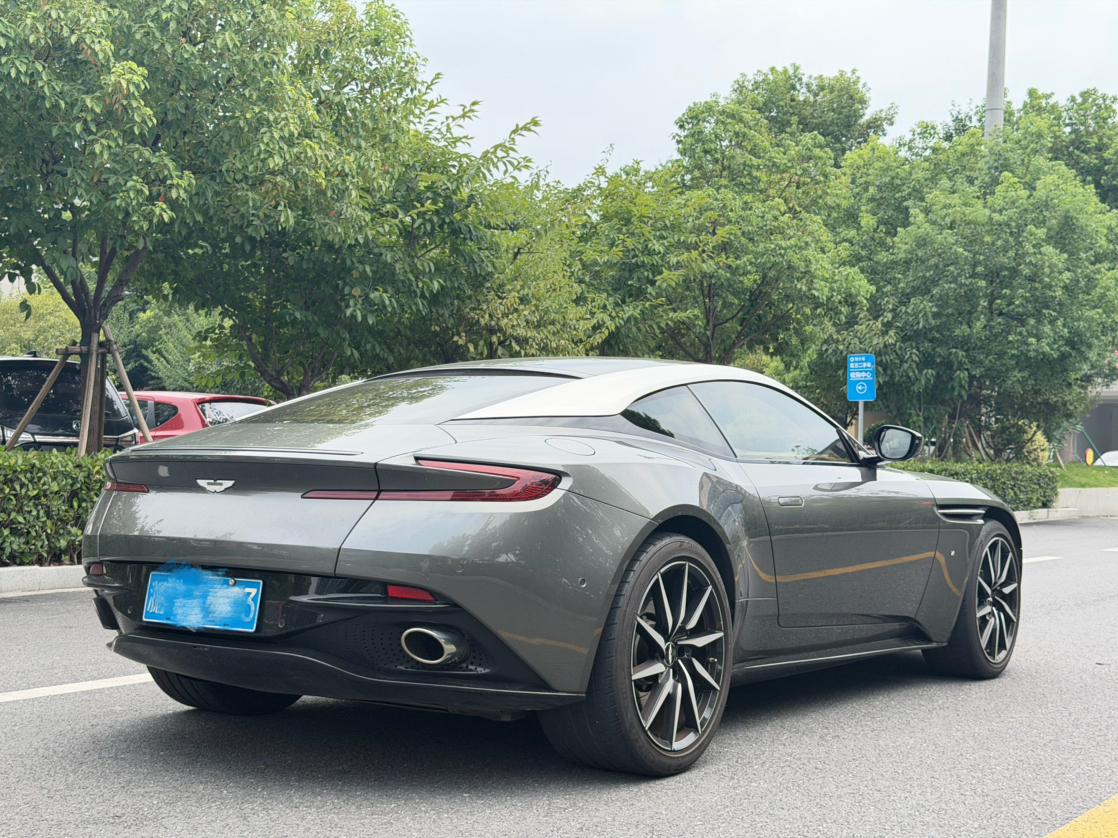 Aston Martin DB11 2016 thumb 4