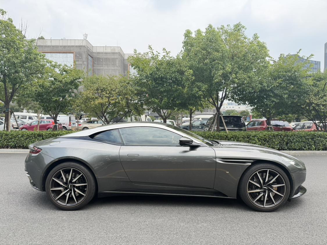 Aston Martin DB11 2016 thumb 5