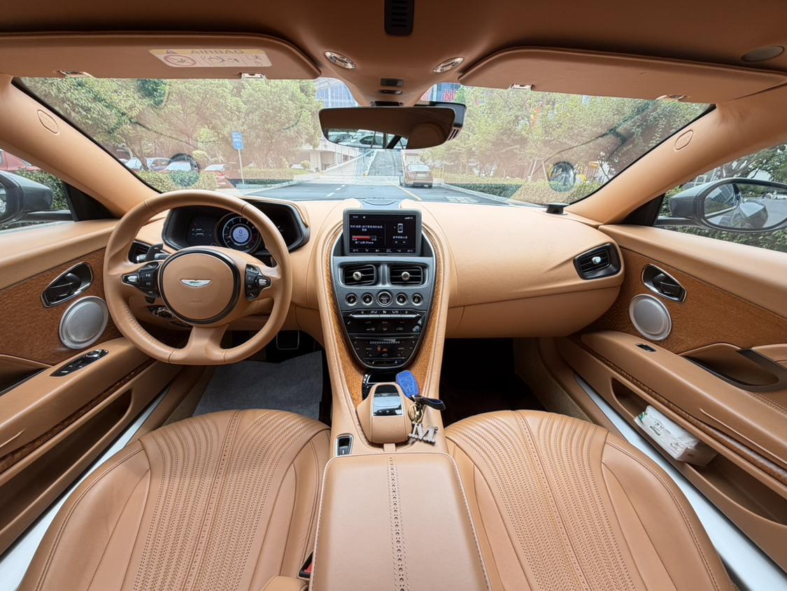 Aston Martin DB11 2016 thumb 11