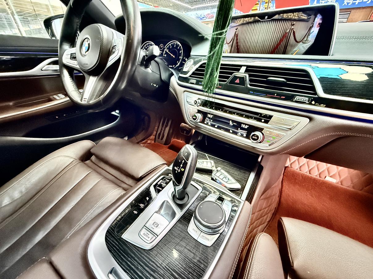 BMW 7 серии 2018 thumb 11