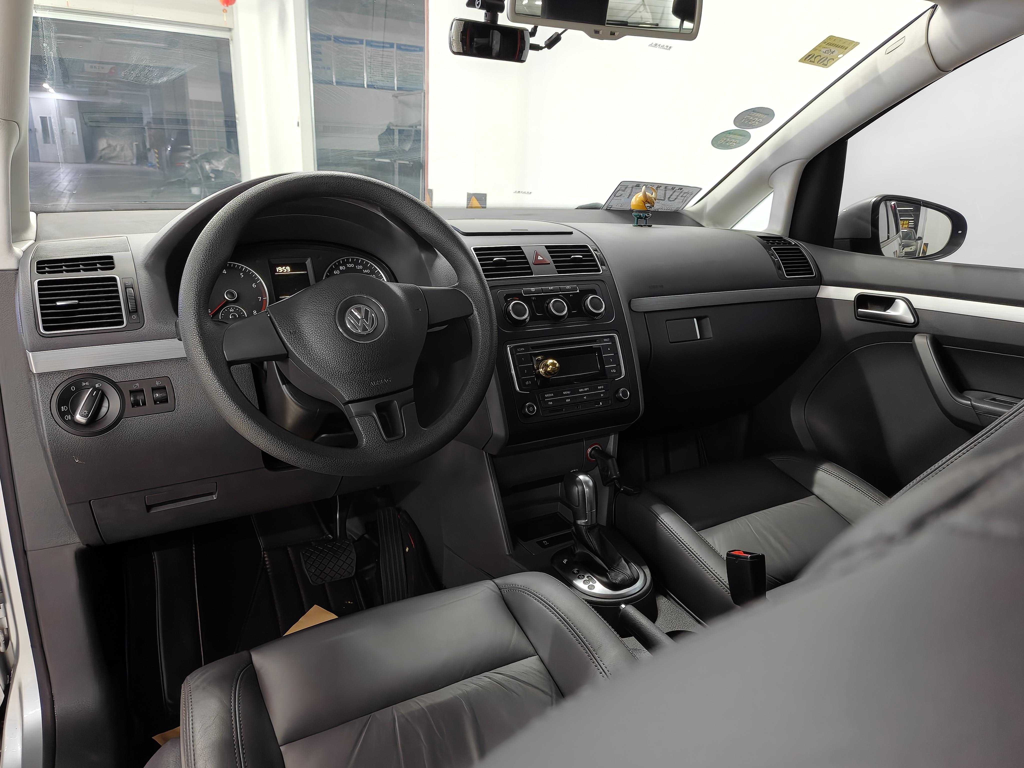 Volkswagen Touran 2015 thumb 4