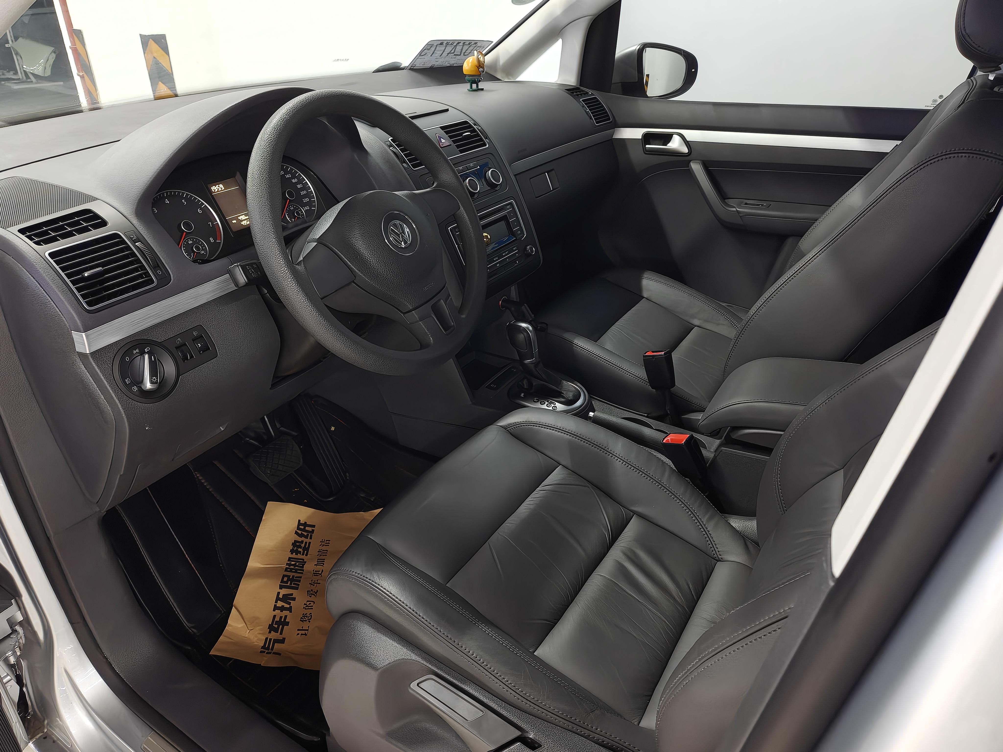 Volkswagen Touran 2015 thumb 6