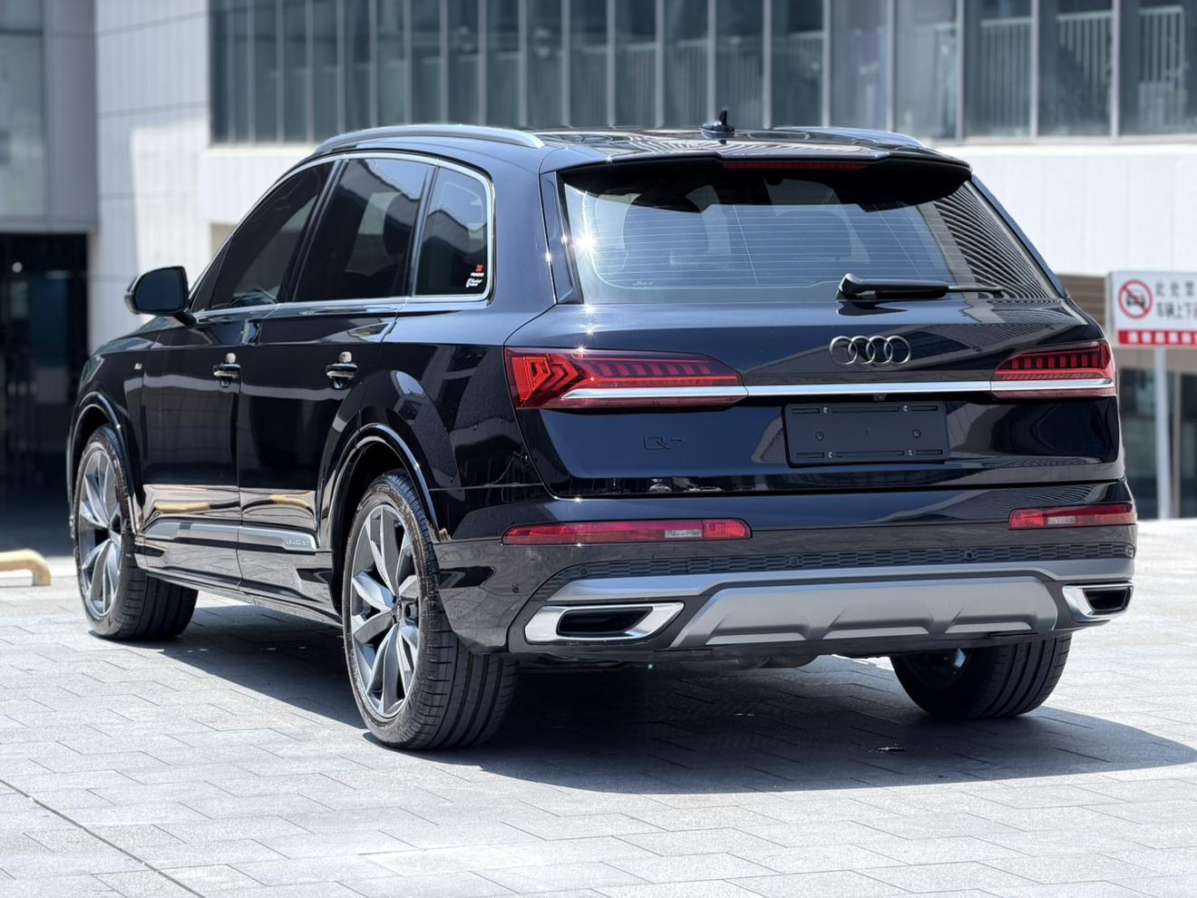 Audi Q7 2022 thumb 3