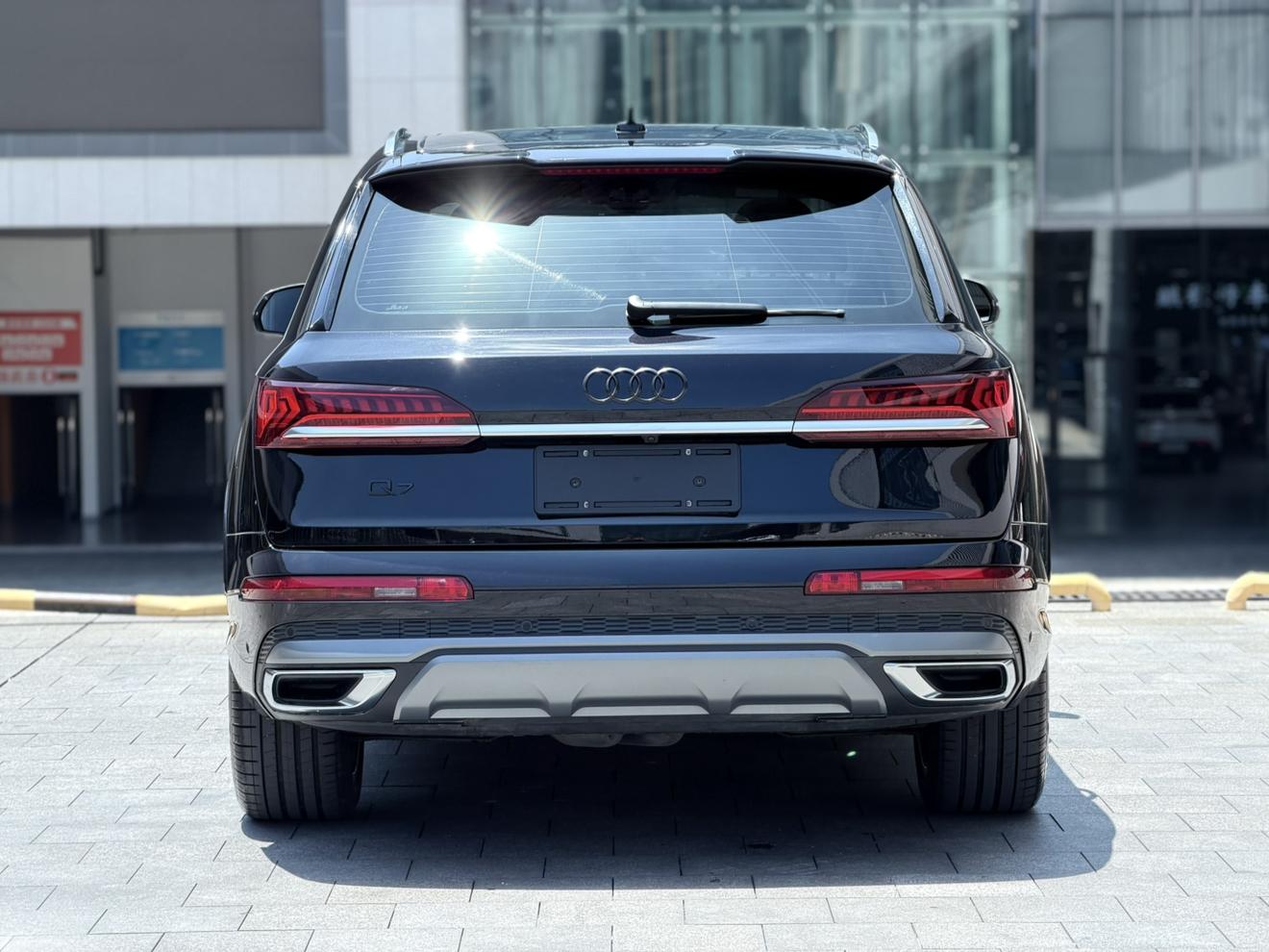 Audi Q7 2022 thumb 4