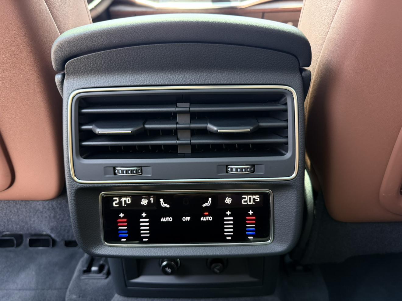 Audi Q7 2022 thumb 6