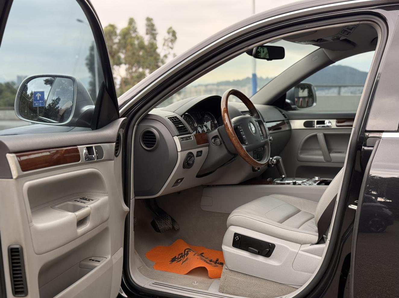 Volkswagen Touareg 2010 thumb 6