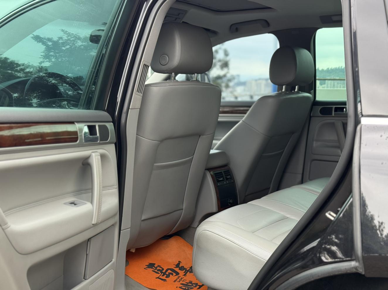 Volkswagen Touareg 2010 thumb 7