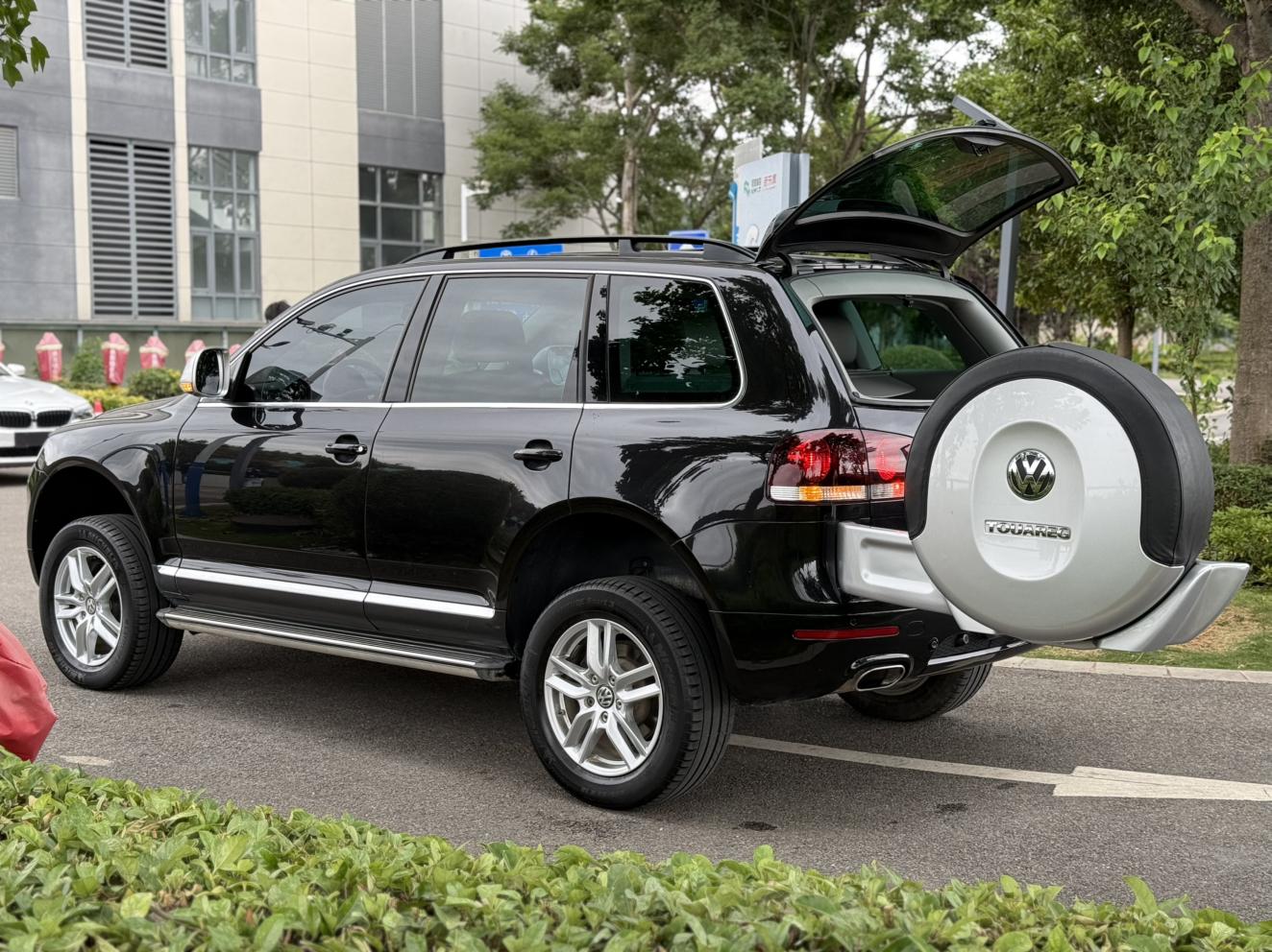 Volkswagen Touareg 2010 thumb 11