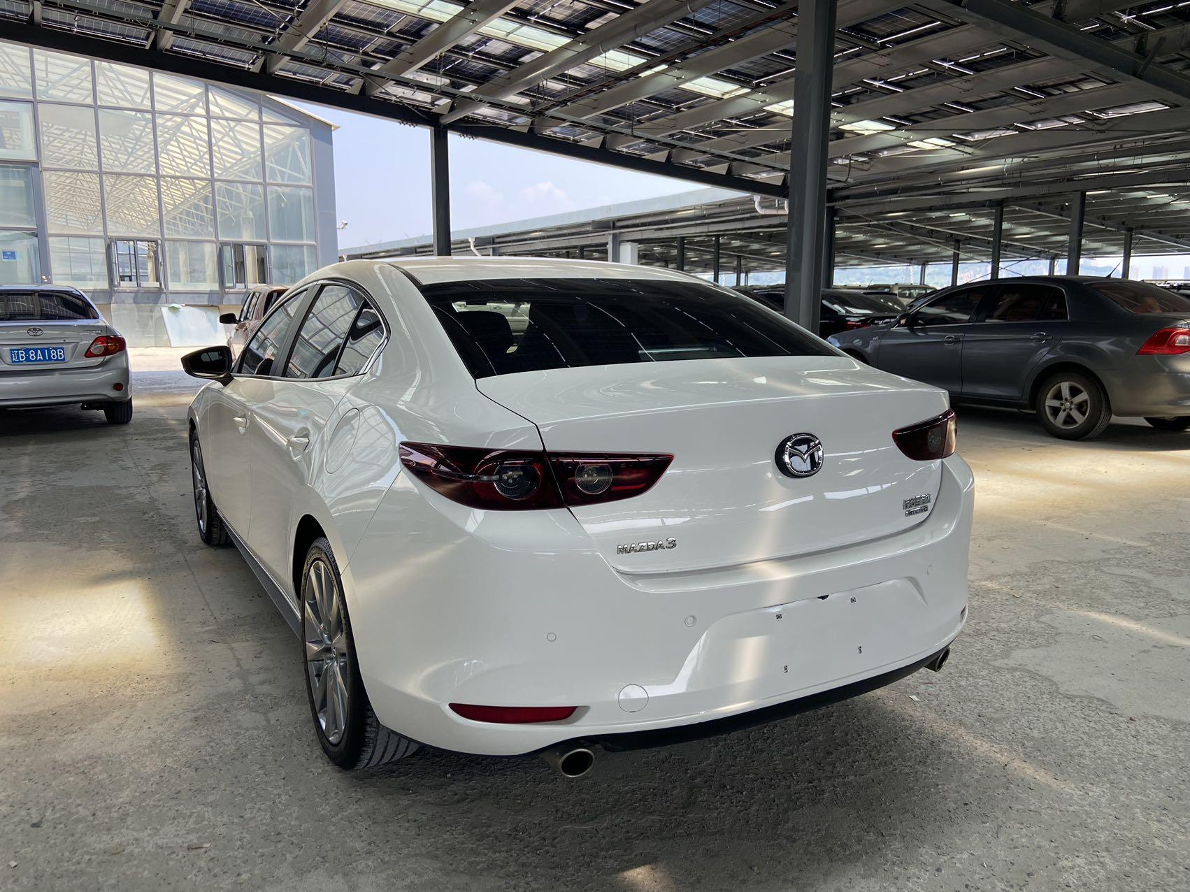 Mazda 3 2022 thumb 2