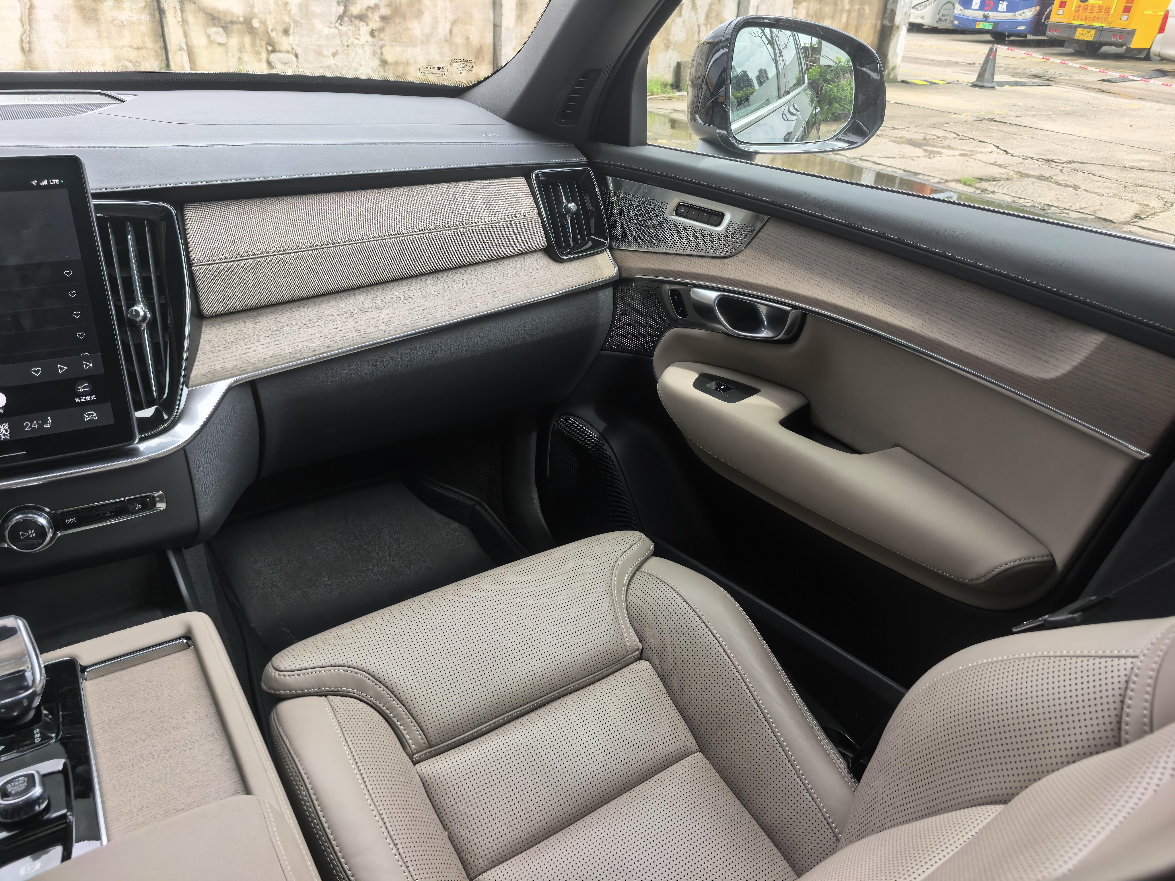 Volvo XC90 2025 thumb 8
