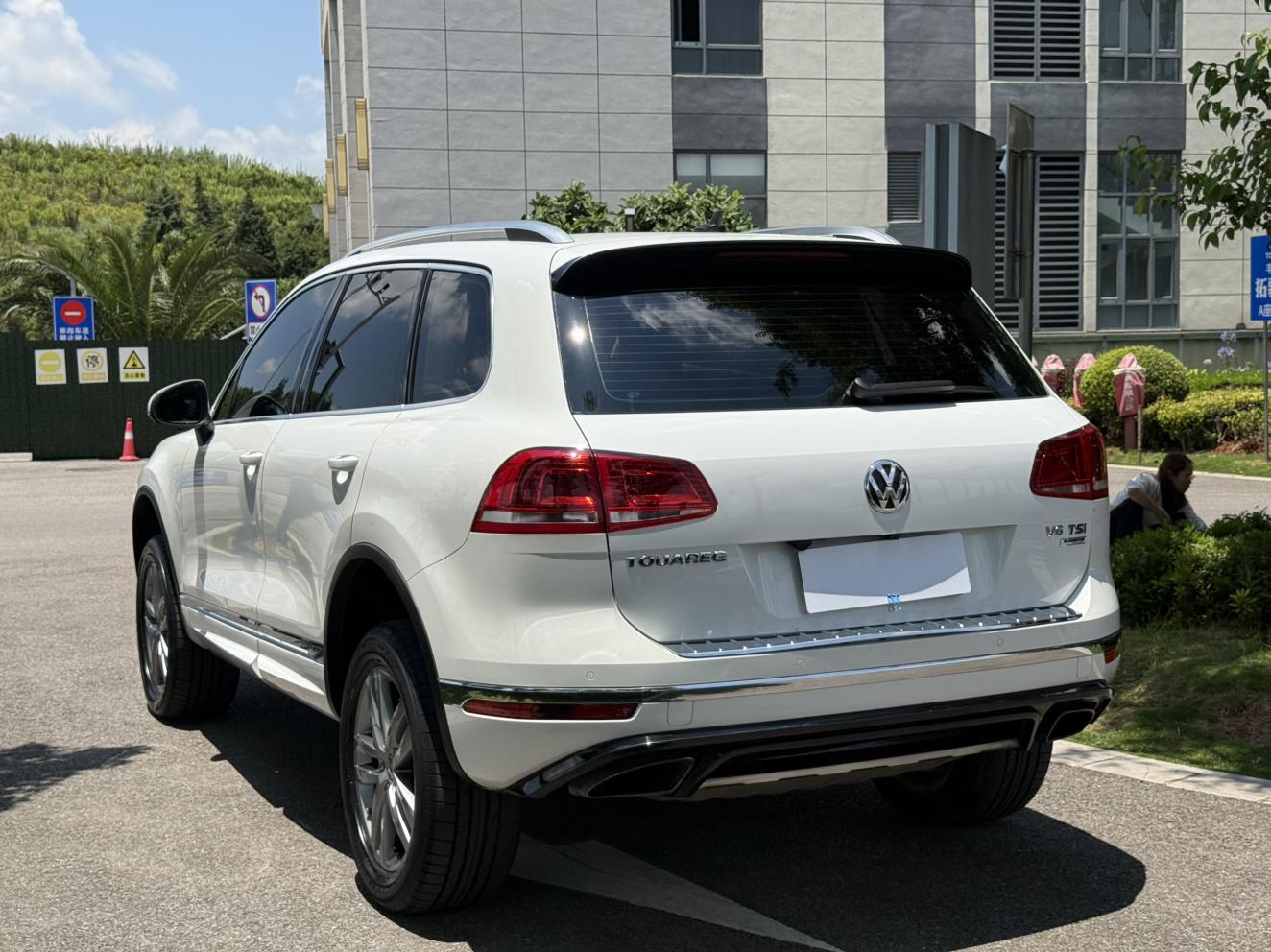 Volkswagen Touareg 2016 thumb 2
